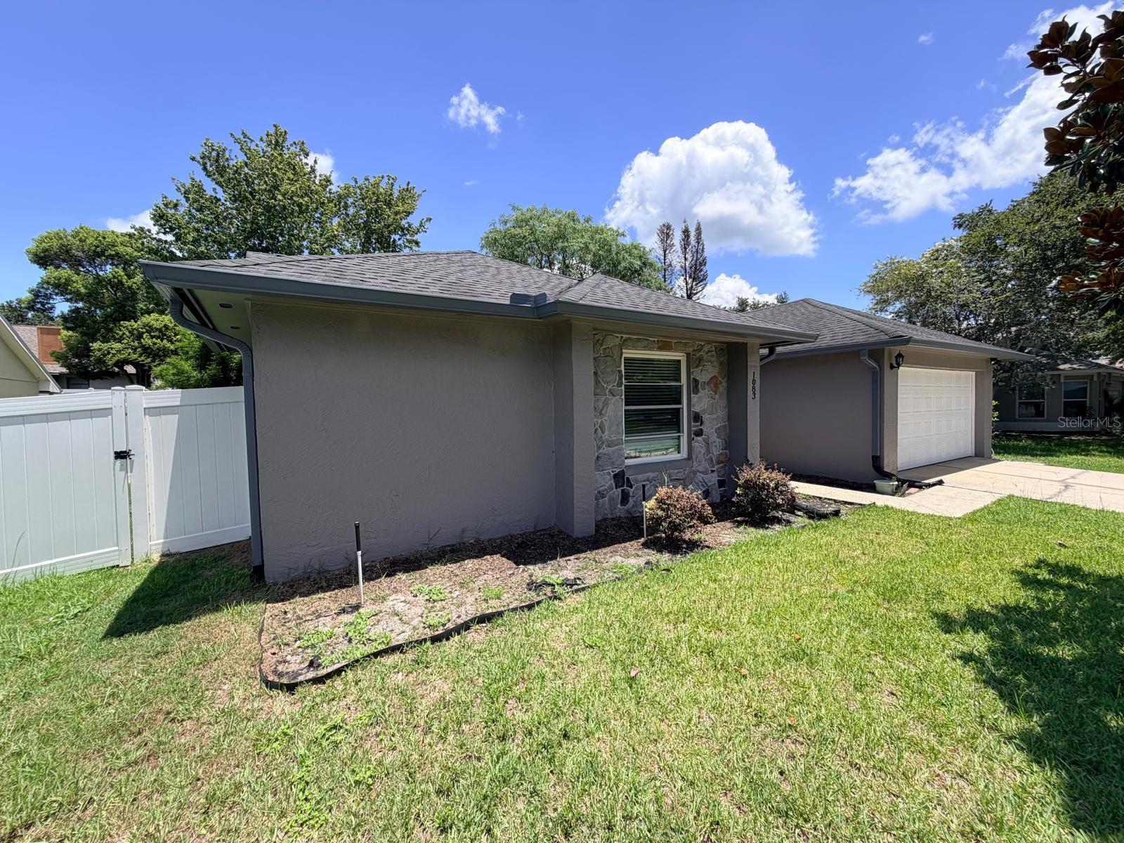 1083 Beckstrom Dr