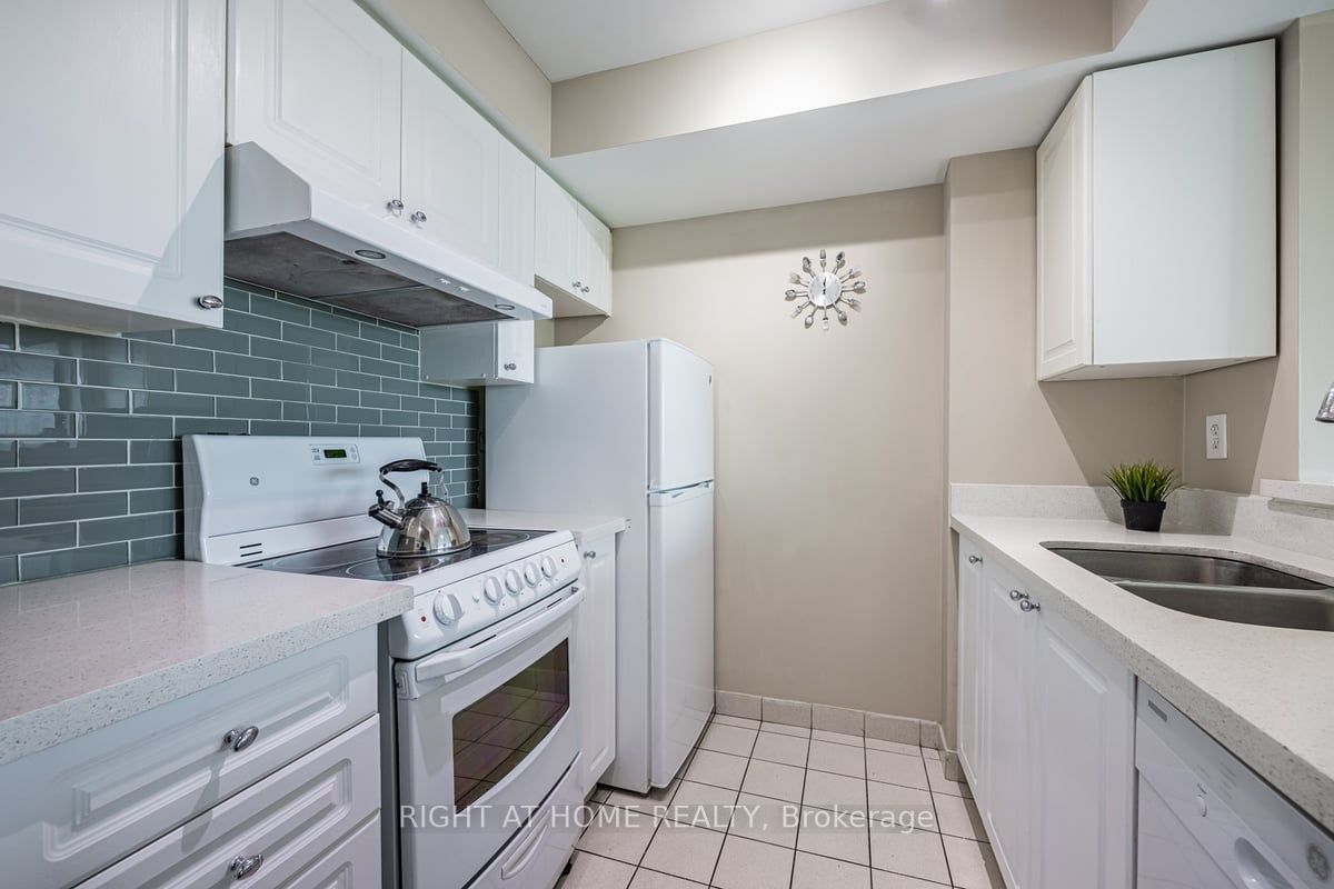 18 Lee Centre Dr 501