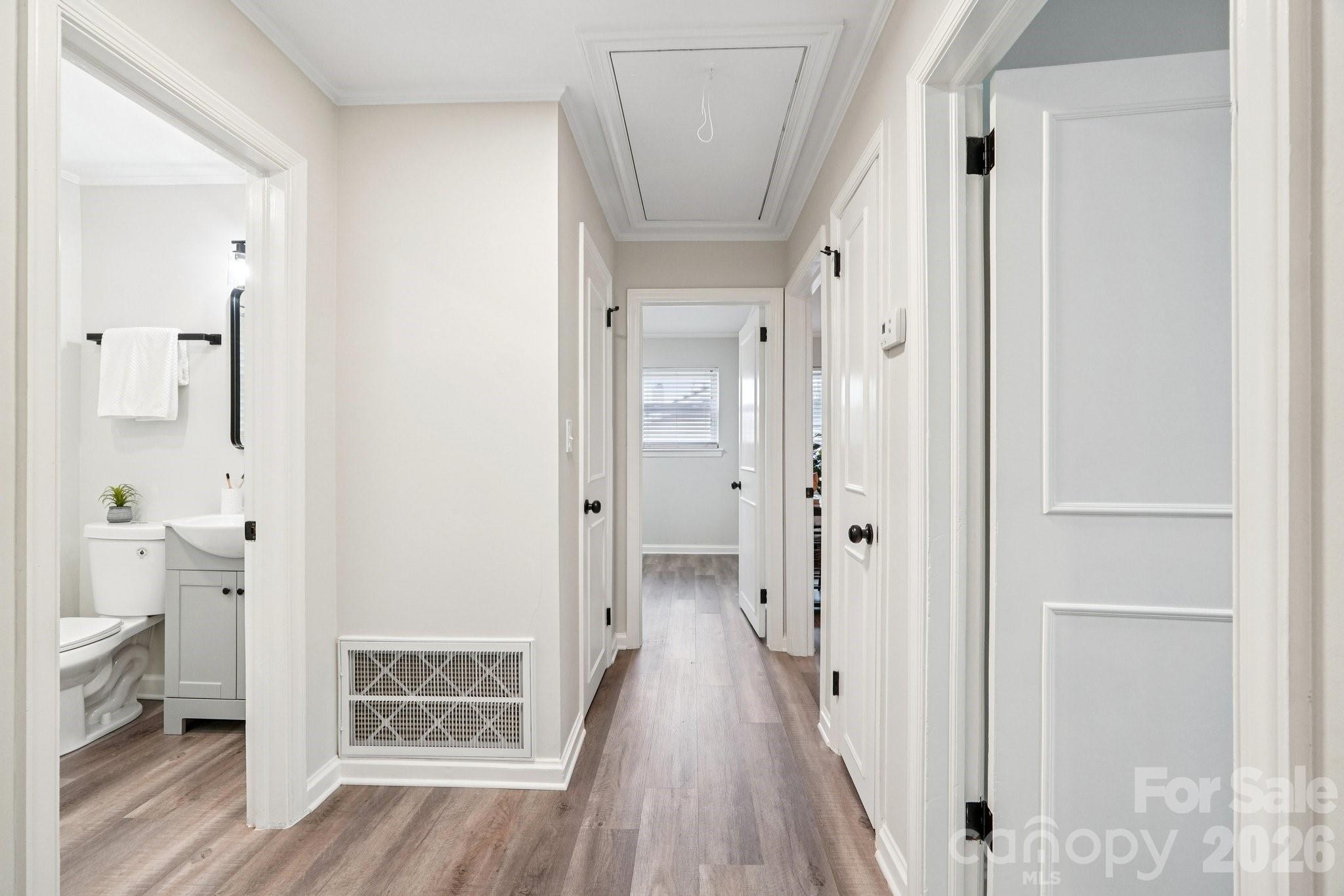 915 Crestmere Street