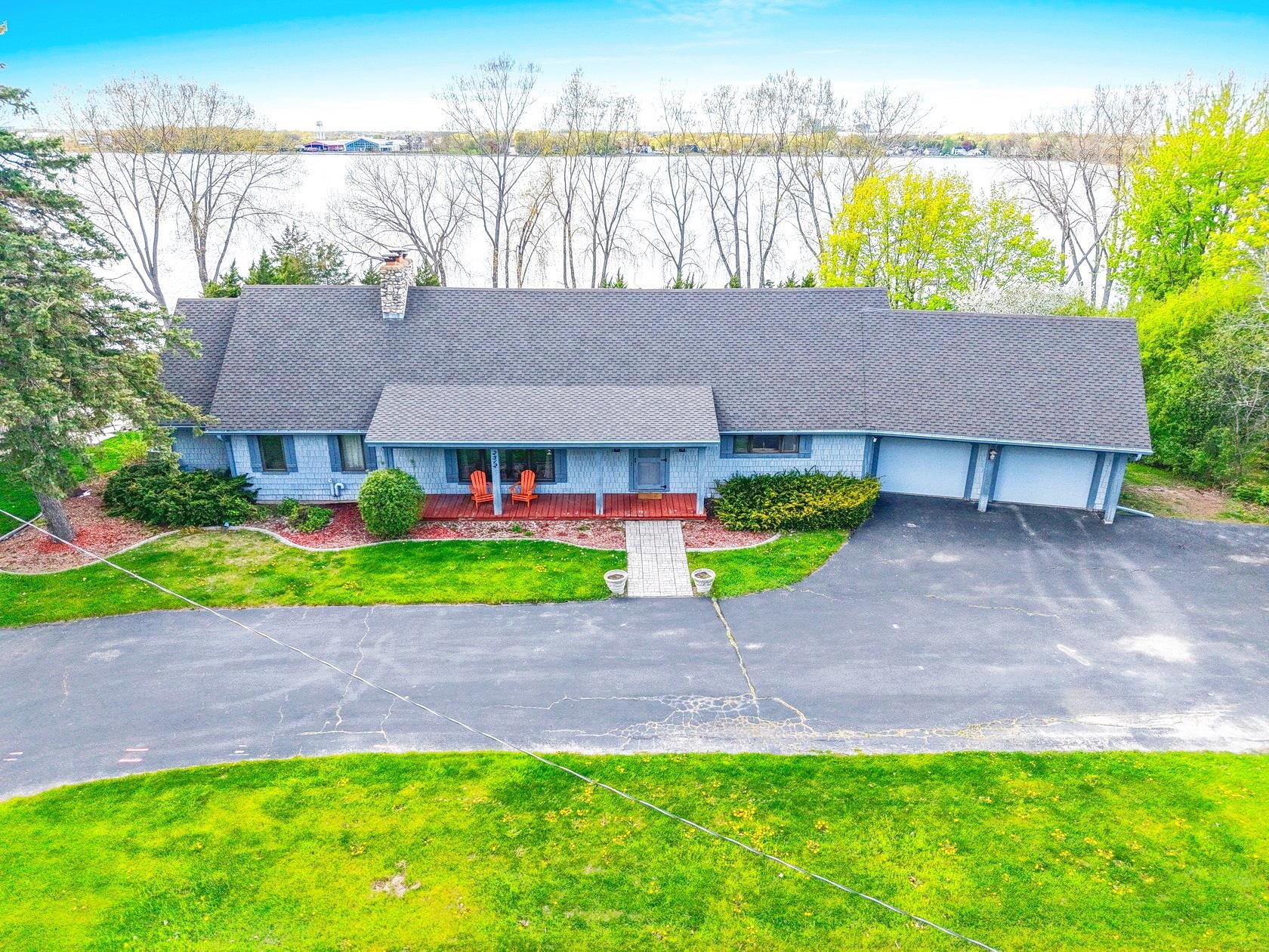 2512 Riverside Drive