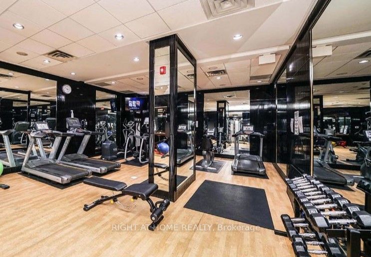 310 Burnhamthorpe Rd 1401