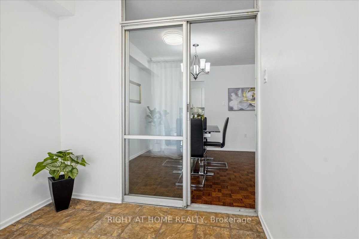 15 La Rose Ave 115