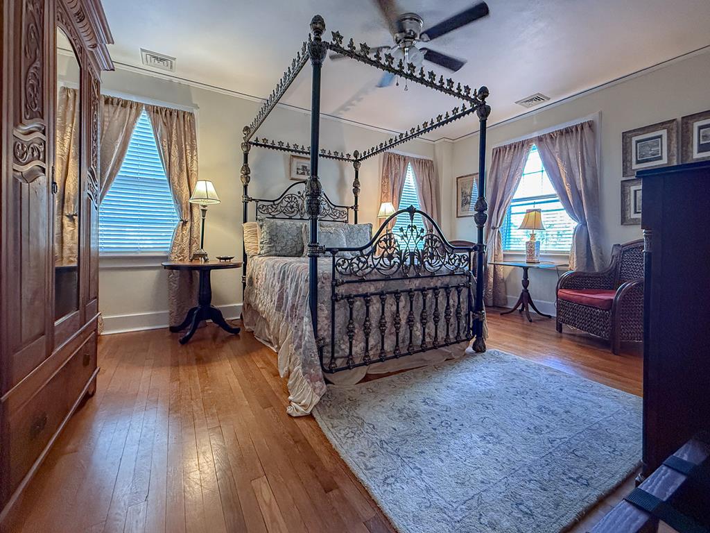 212 Bay Ave 9A