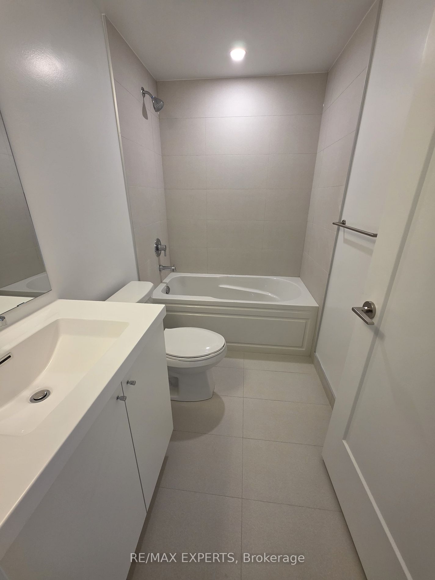 2545 N Simcoe St 2414