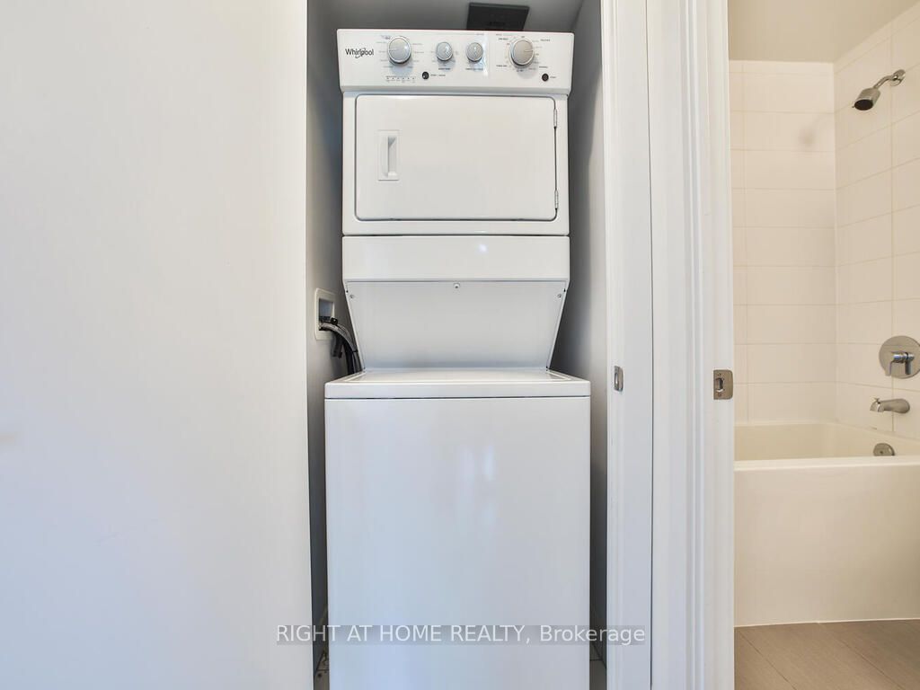 1486 Bathurst St 705