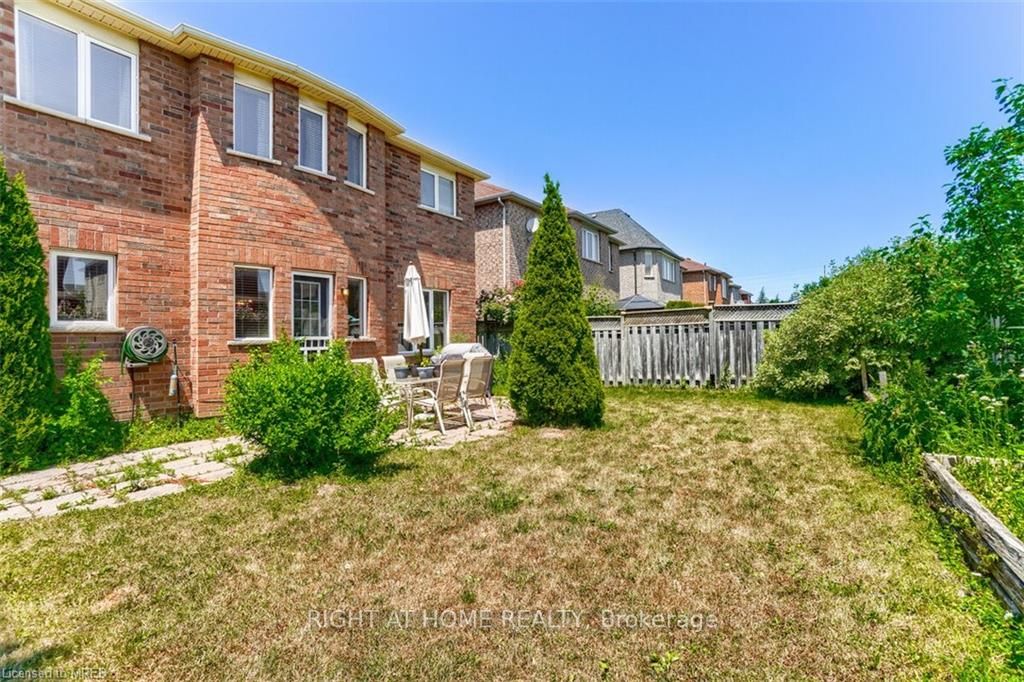 3020 Hawktail Cres
