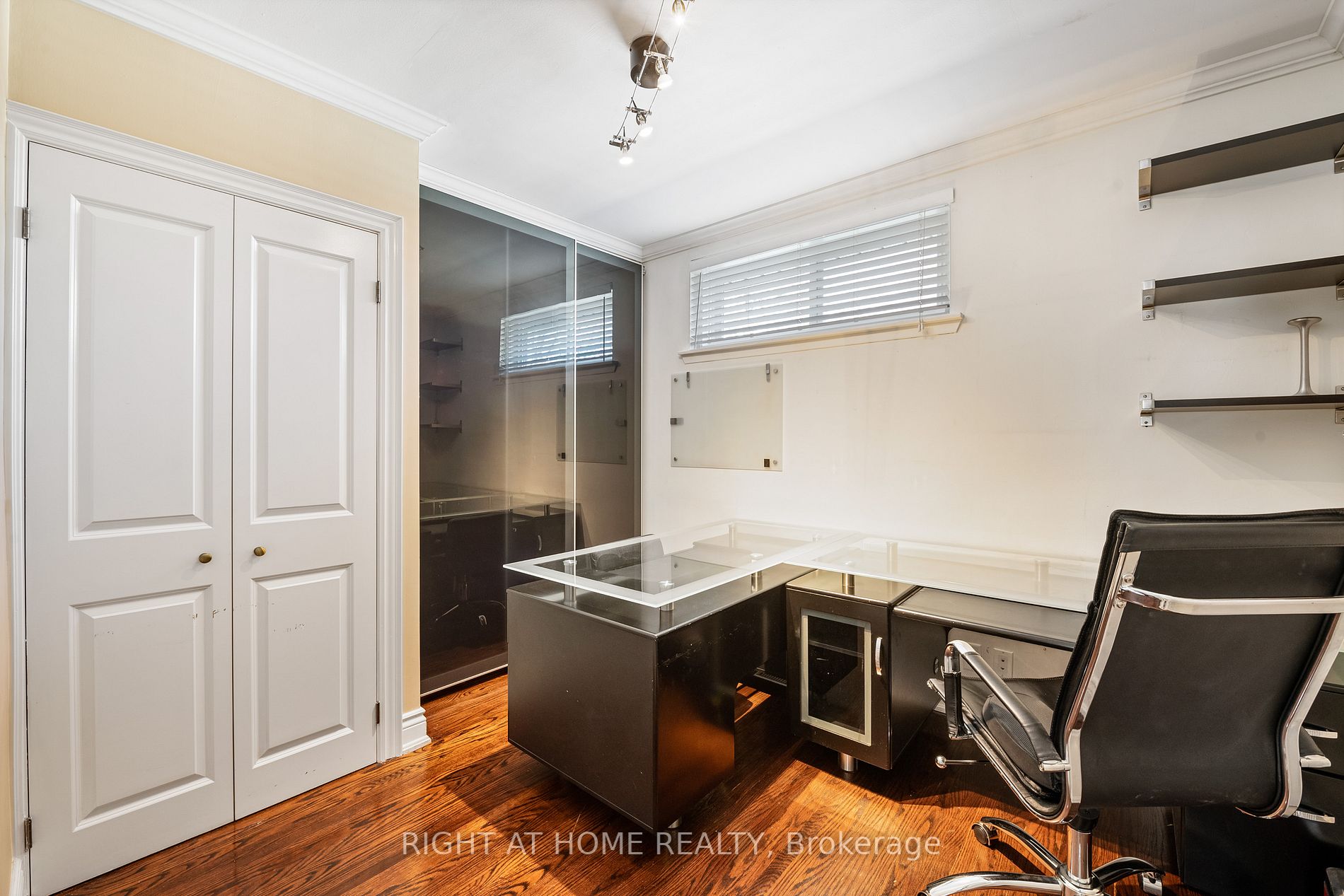 4357 W Bloor St 7