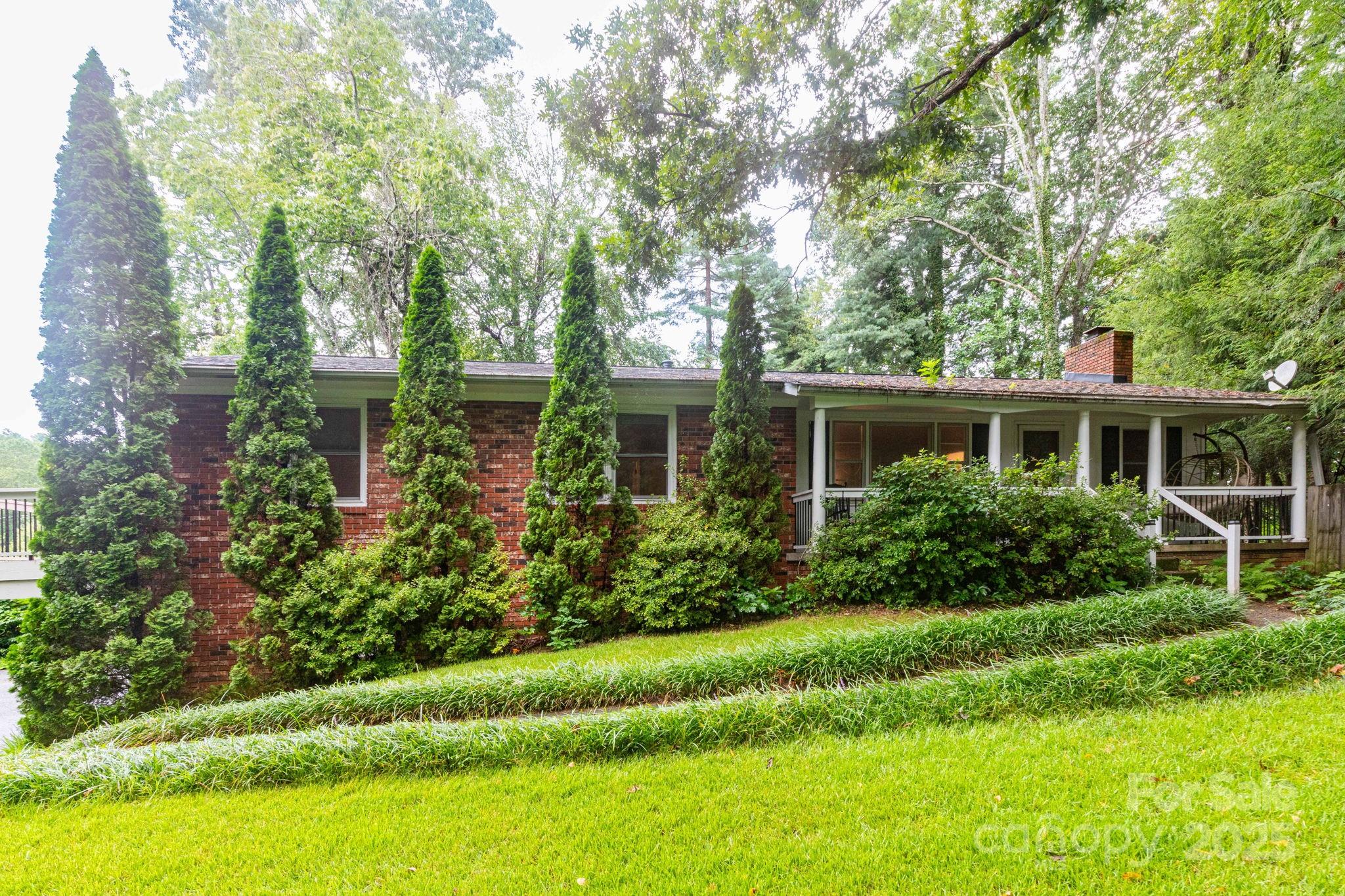 936 Toxaway Drive