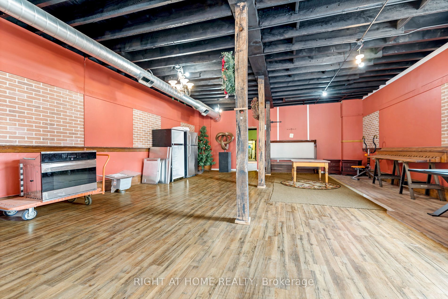 262 N Ottawa St Main