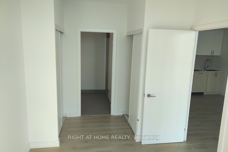 1195 The Queensway 810