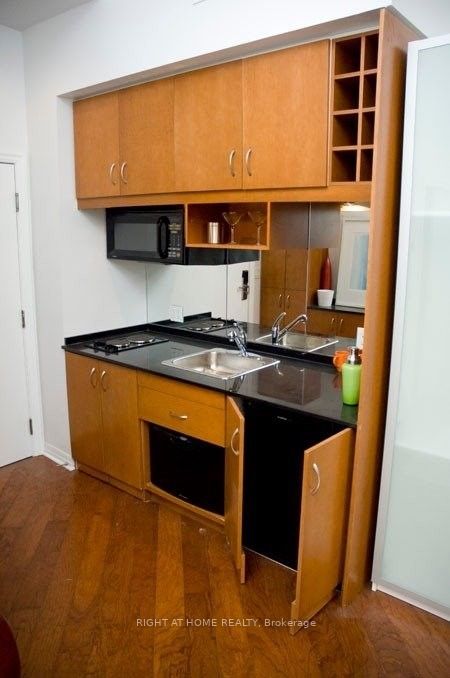 1 W King St 4404