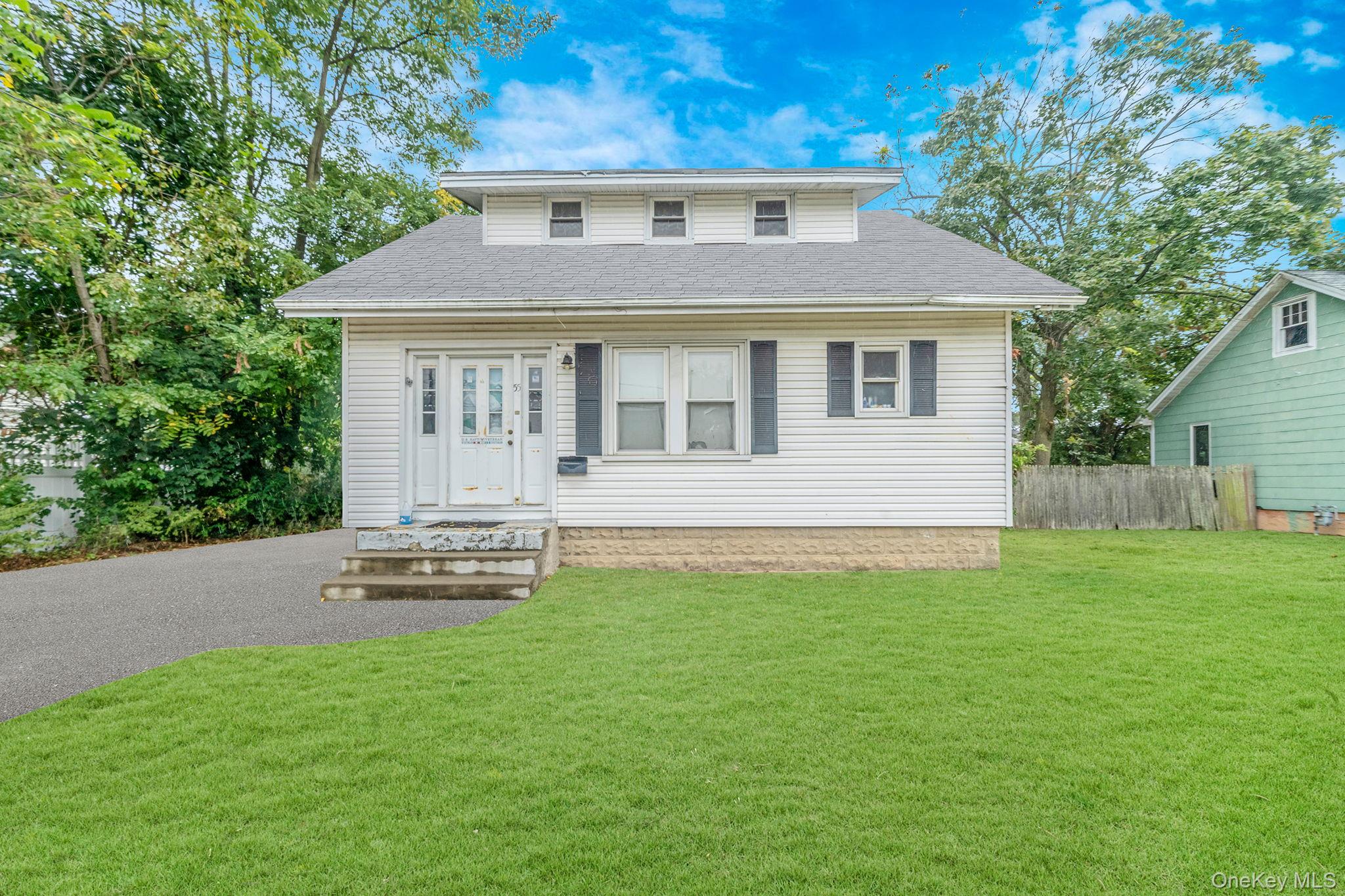 55 E Neck Court