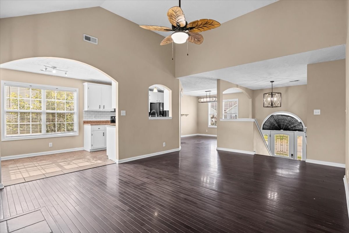 1613 Broad Cir