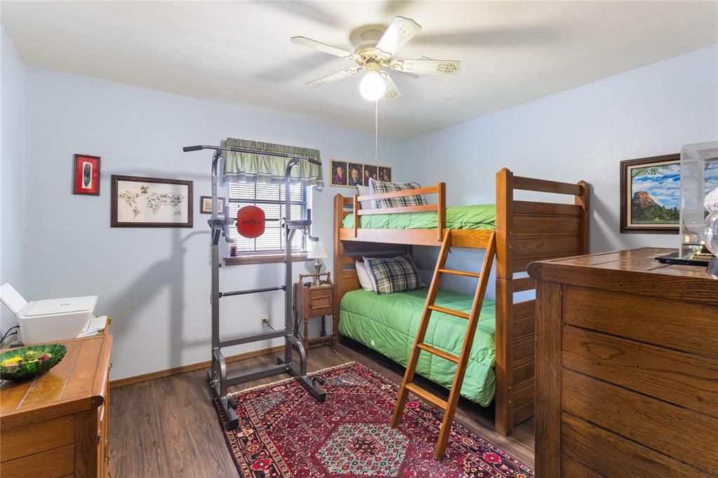 1421 E Quail