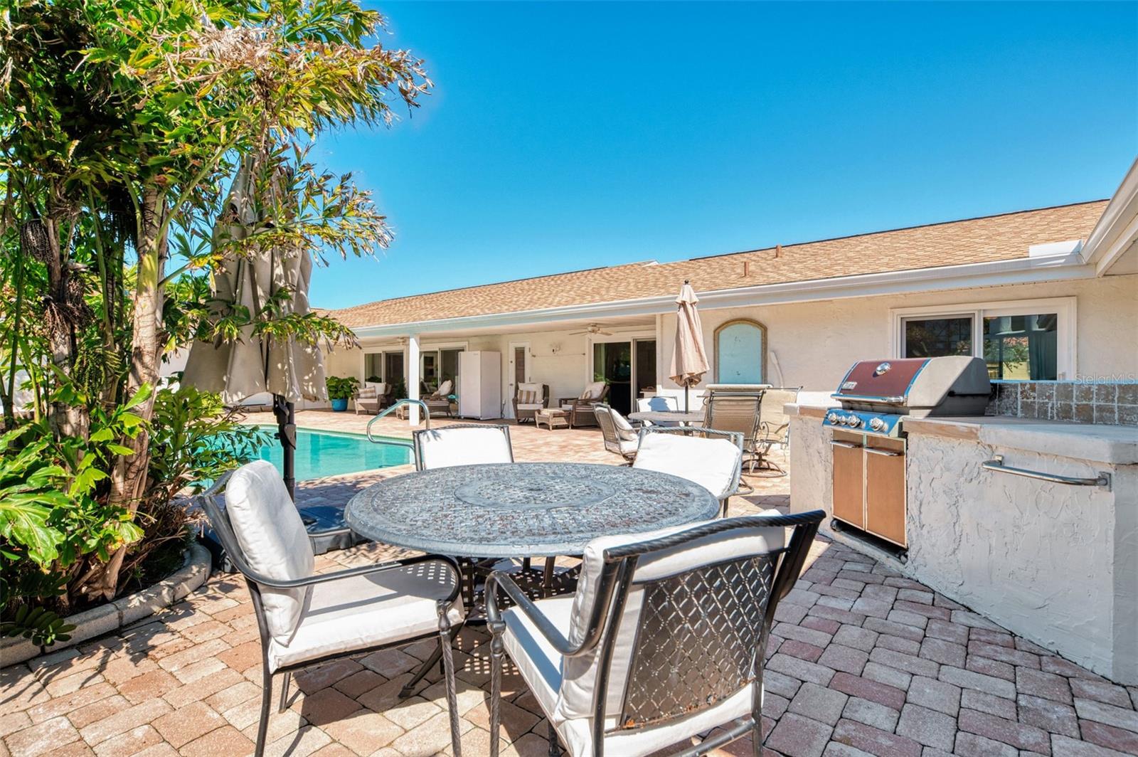 400 Nokomis Avenue S