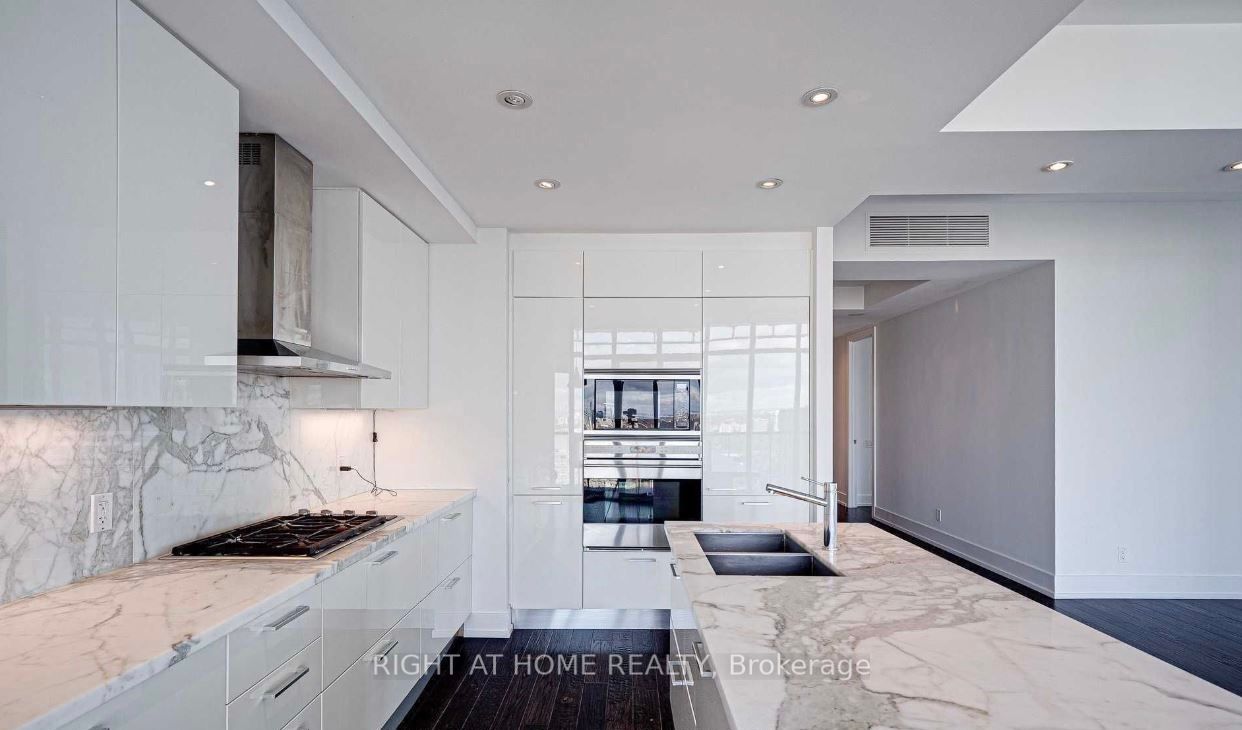 33 E Charles St 4504