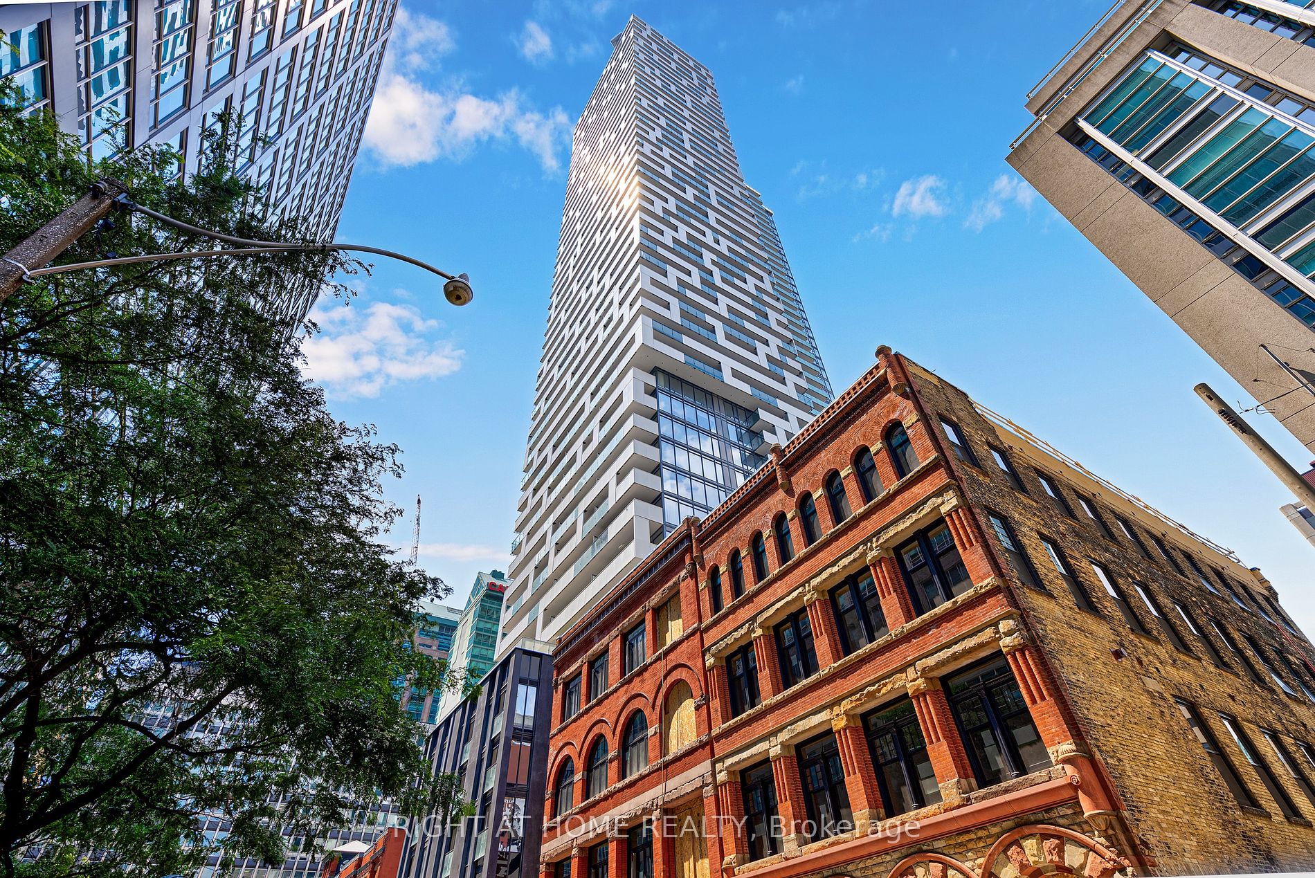 25 E Richmond St 315