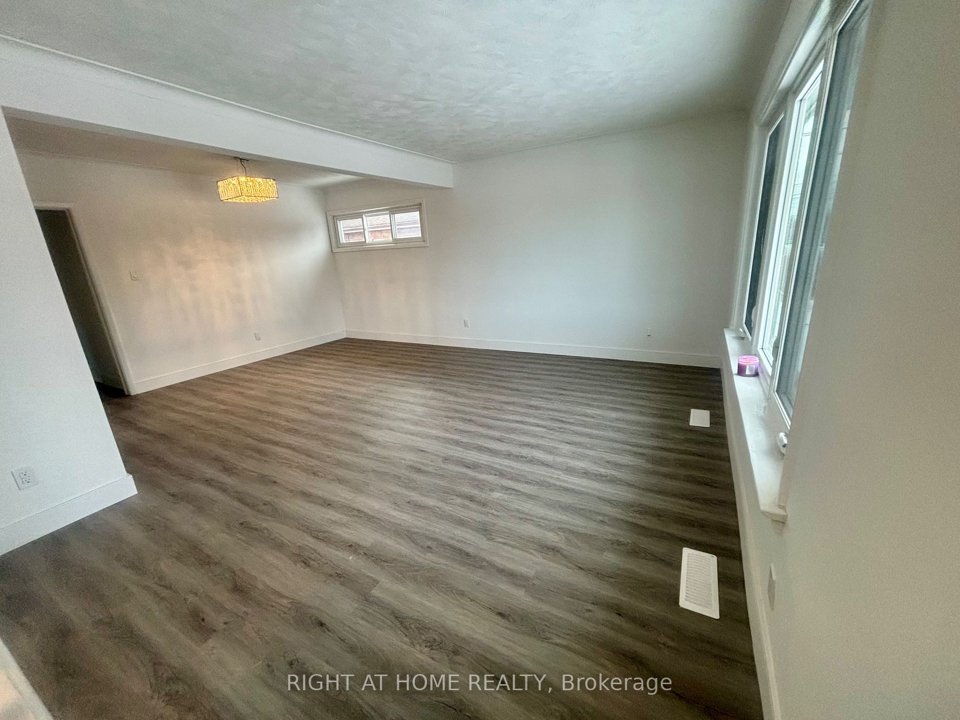 83 Cornwallis Dr