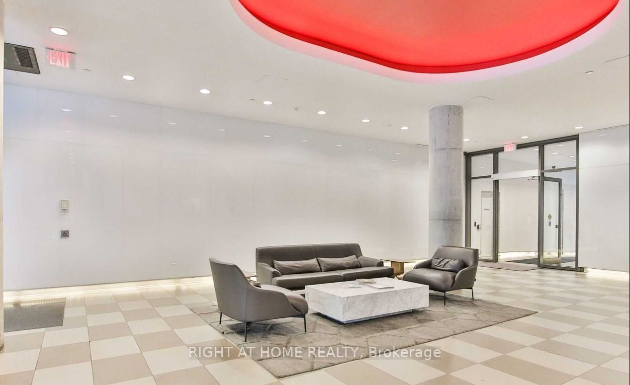 560 W King St 1004