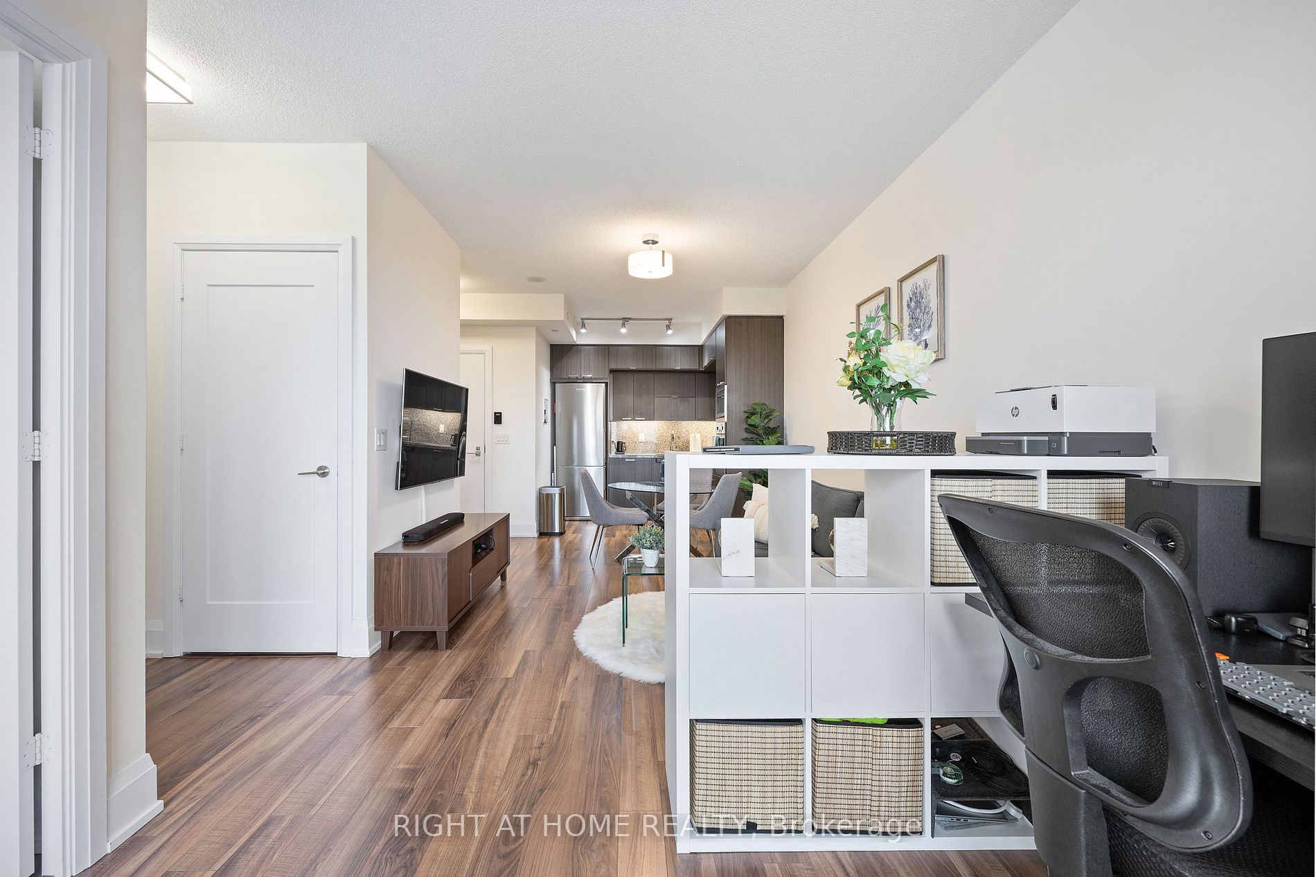 120 Harrison Garden Blvd 908
