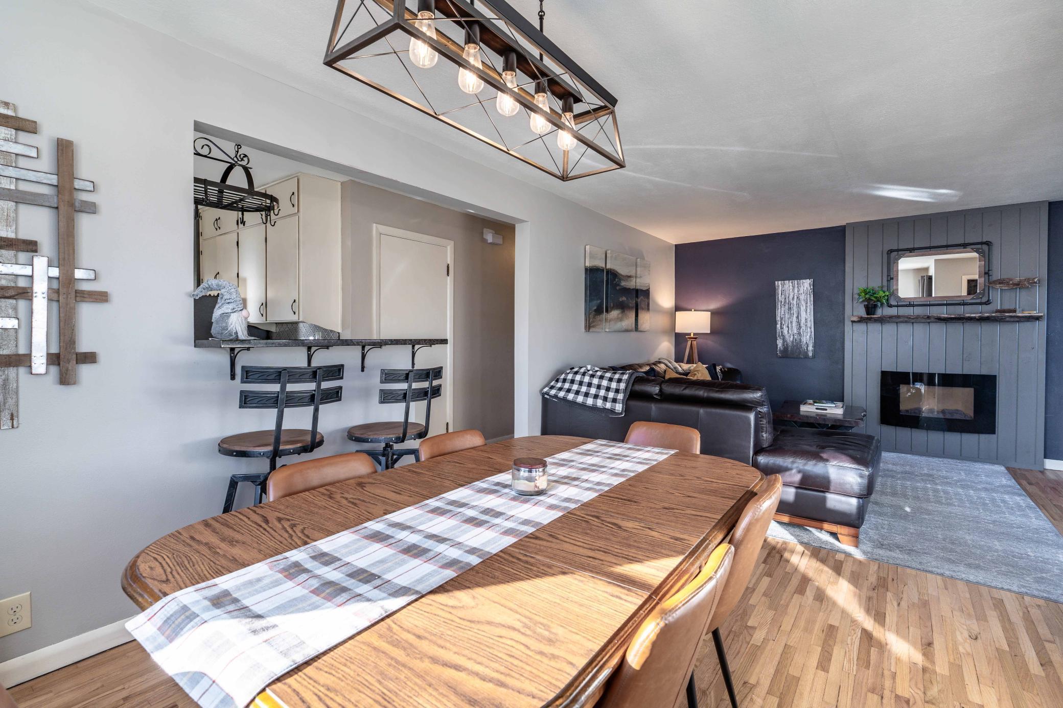 509 W Douglas Avenue