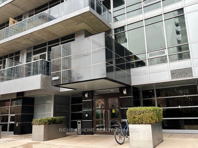 399 W Adelaide St 402