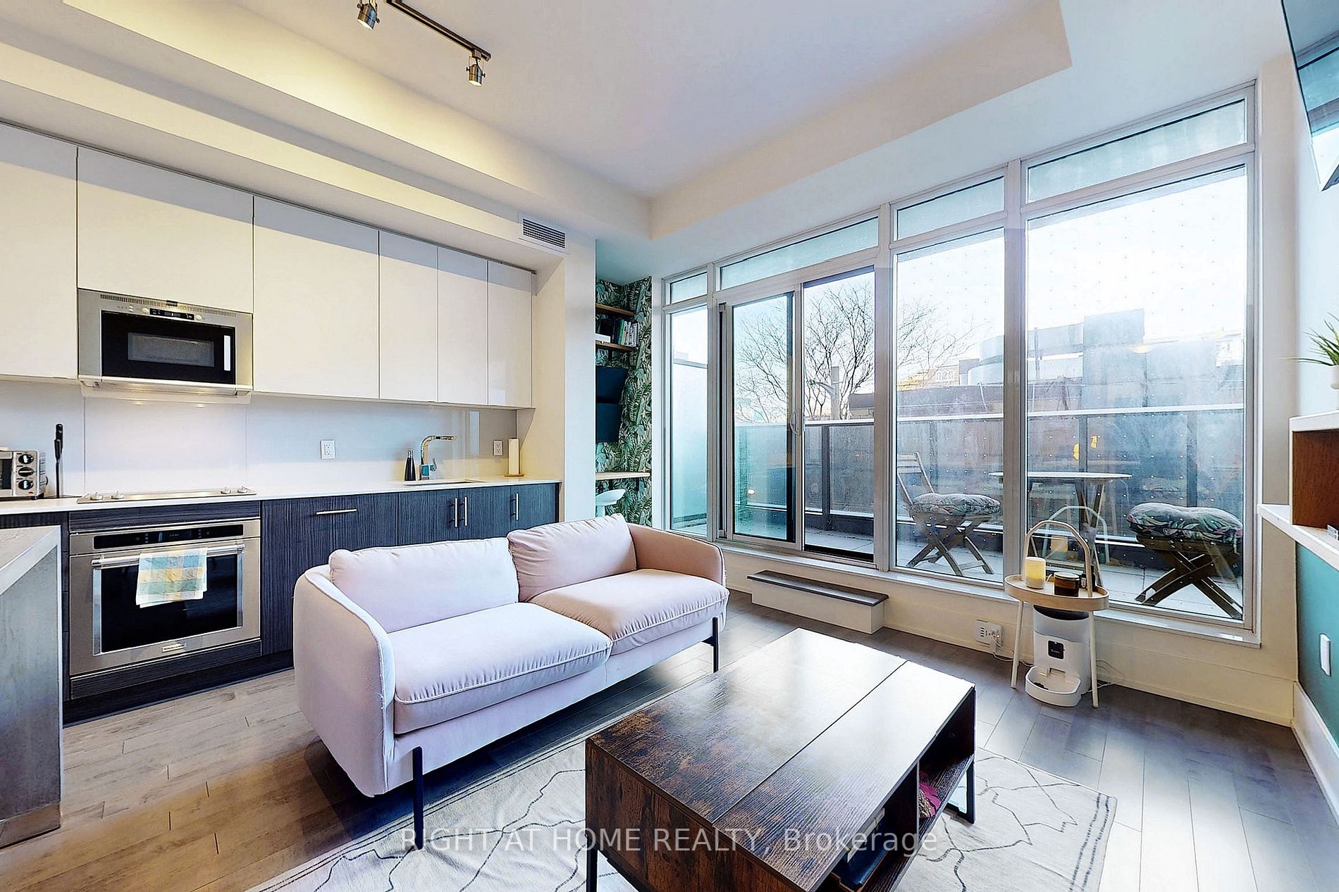 330 W Richmond St 209
