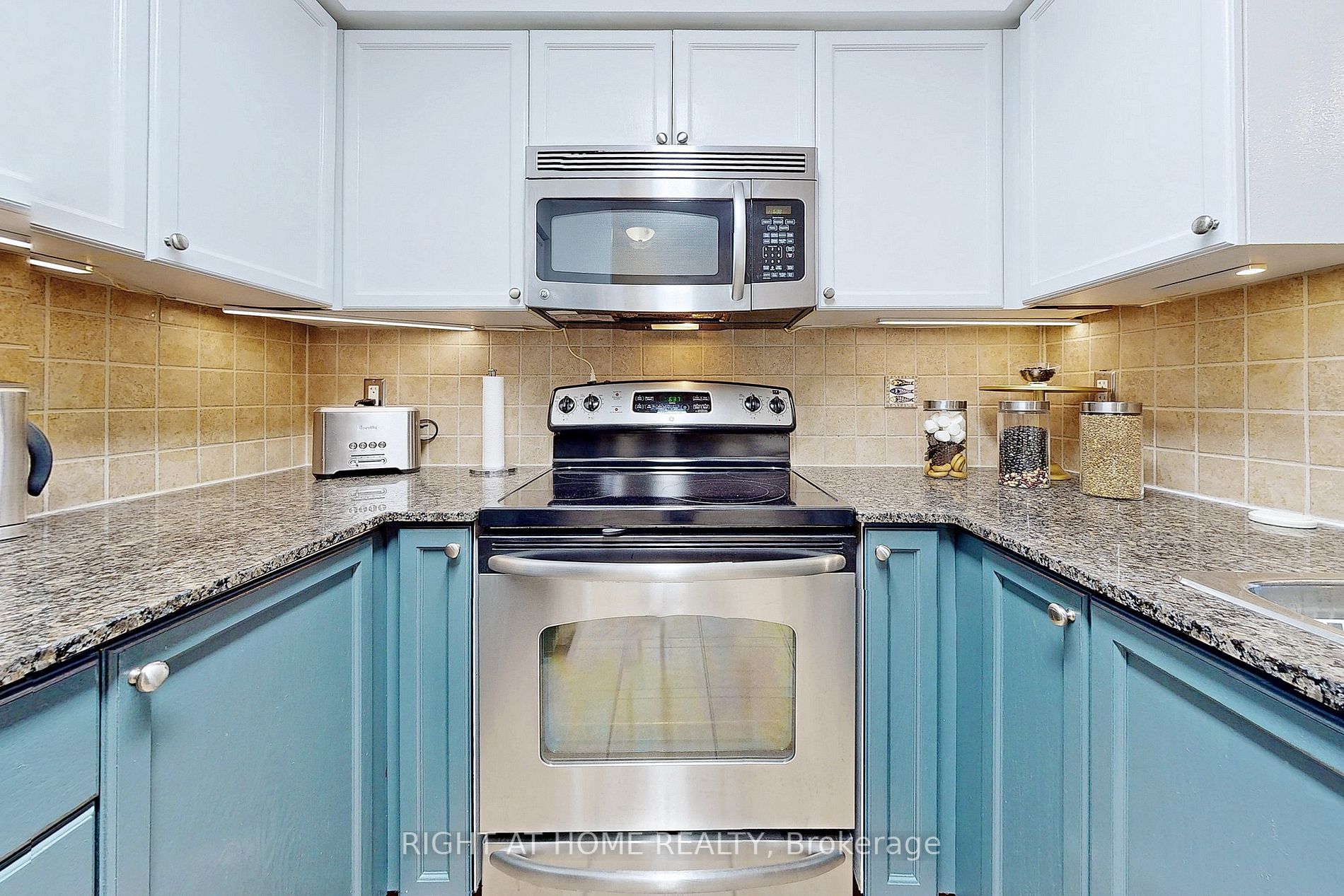 5500 Yonge St 1002