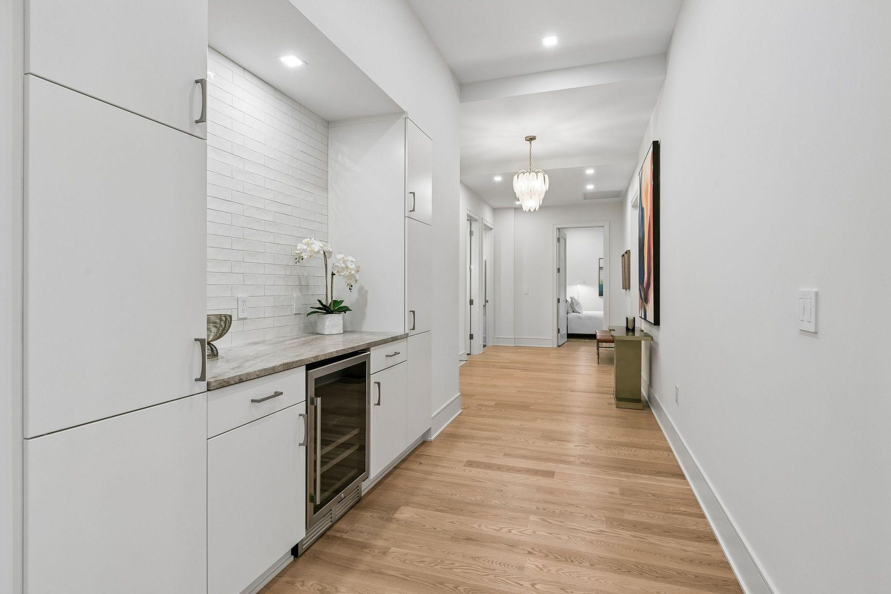 3041 Holmes Avenue S 302