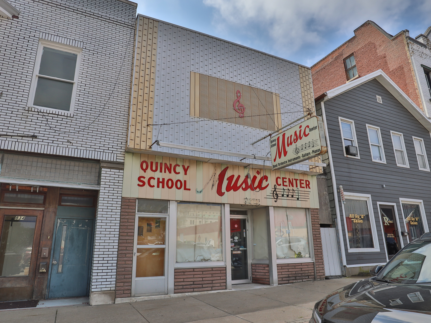 832 Maine Street
