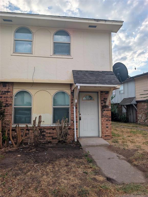 This townhome offers a spacious living area with wood style flooring and an open layout. The kitchen includes plenty of cabinet space, appliances, and convenient in-unit laundry. Upstairs, you’ll find comfortable bedrooms with ceiling fans and ample closet space. With 1.5 bathrooms and a functional floor plan, this home is ready for its next resident.