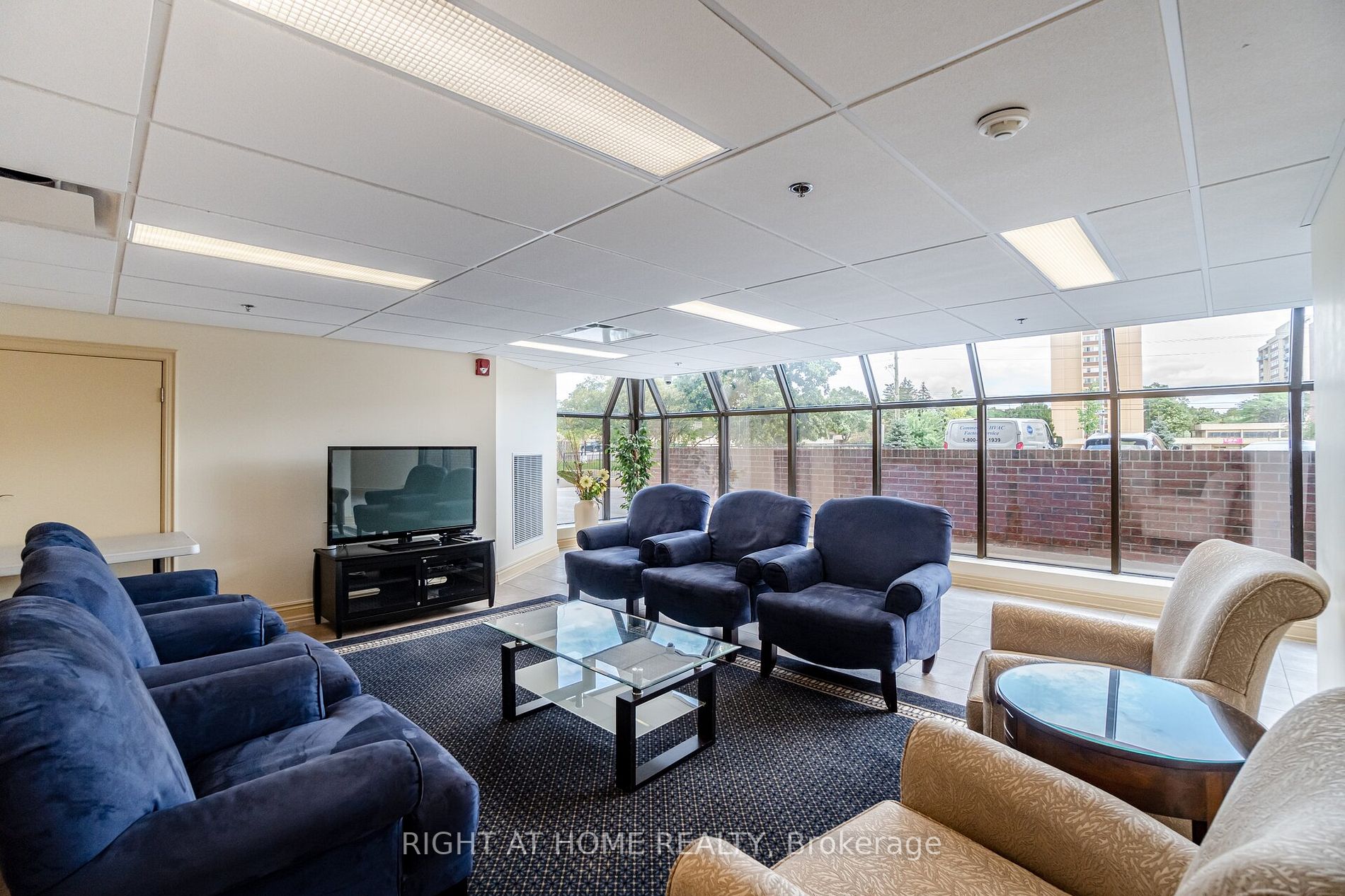 1230 Marlborough Crt 208