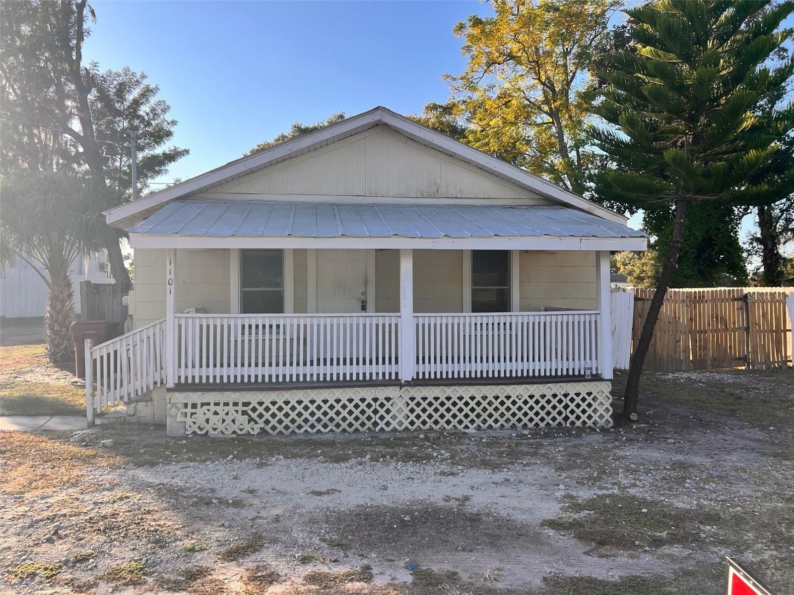 Welcome to 1101 N Shannon Ave! This 2-bedroom, 1-bathroom home offers 816 sqft of living space. Enjoy a covered front porch, a spacious living room, and hardwood floors. The property features a large front yard and a fenced-in backyard, providing plenty of outdoor space for relaxing, entertaining, or pets. Conveniently located with easy access to I-4. Schedule your showing today!