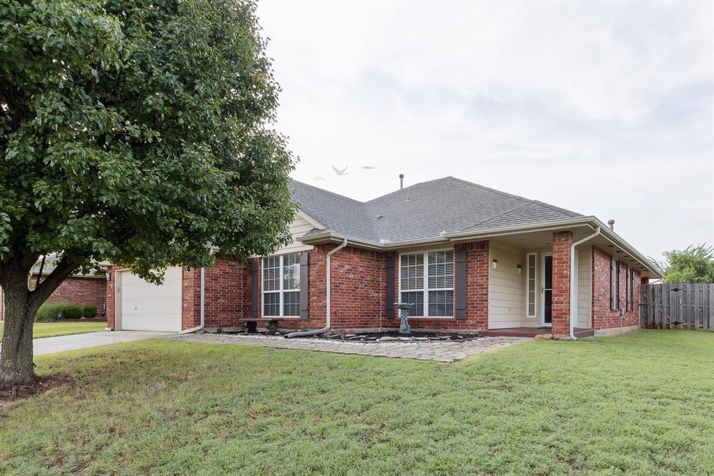 True 4-bedroom plus study in prime Edmond location. Located immediately north of John Ross Elementary and Edmond North High School, this well-maintained home in Thomas Trails checks all the right boxes — and then some. With 4 true bedrooms plus a dedicated study, there’s room to grow, work, or just spread out and breathe. Inside, you’ll find an open layout with beautiful laminate floors, a corner gas fireplace, and neutral paint that lets your style shine. The kitchen features a gas range, stainless microwave — all less than two years old — and a two-tone cabinet design that brings personality without trying too hard. Need a place to tuck away backpacks and laundry baskets? You’ve got a separate laundry room that does the trick. Step out back and enjoy a covered patio, storage shed, and fully fenced yard — ready for cornhole tournaments, trampolines, or just doing nothing on a Sunday. Book your exclusive tour today!