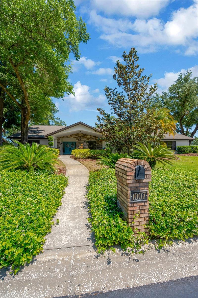1007 Morfield Lane
