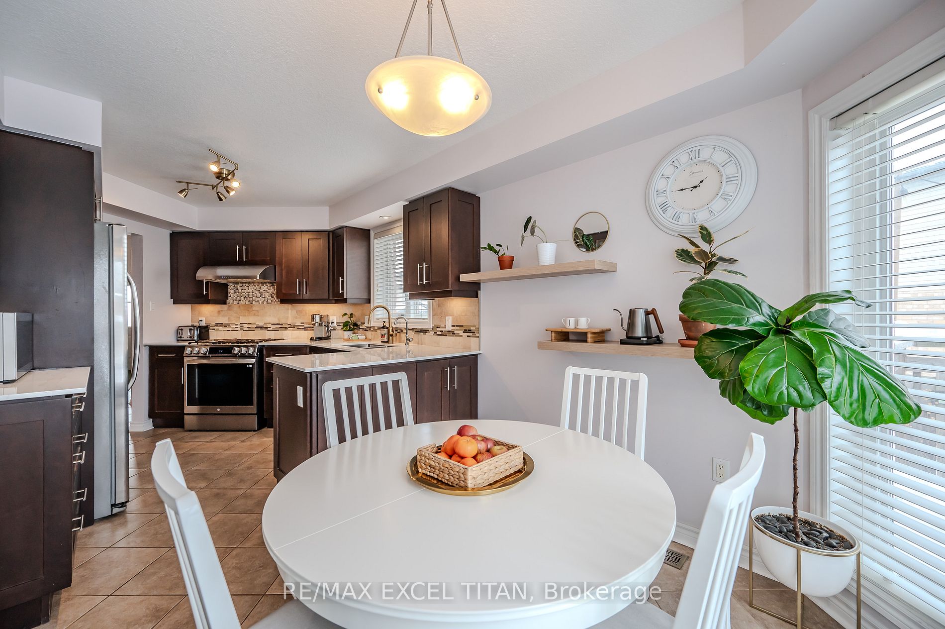 561 Isaiah Cres