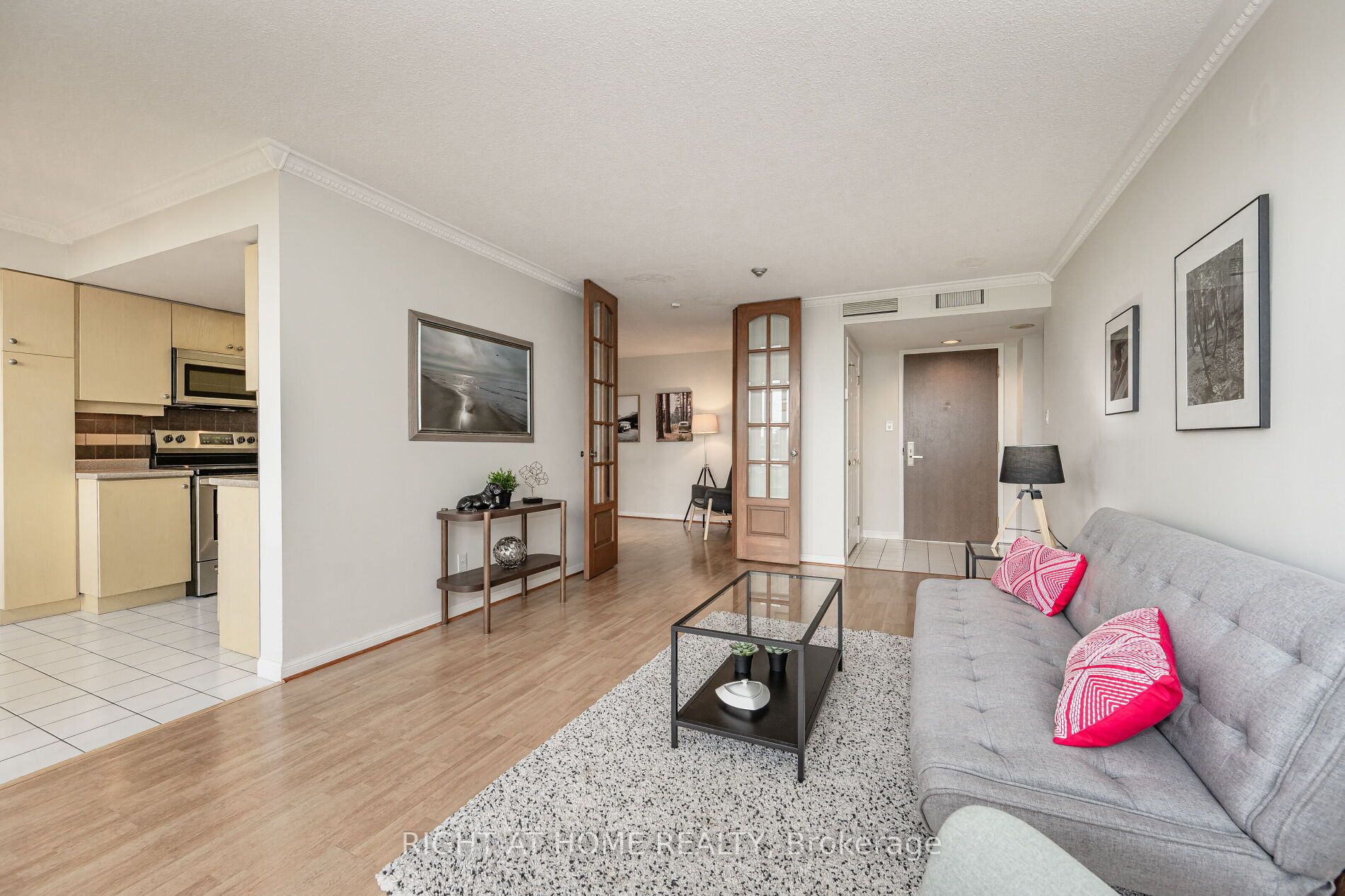 45 Kingsbridge Garden Circ 503