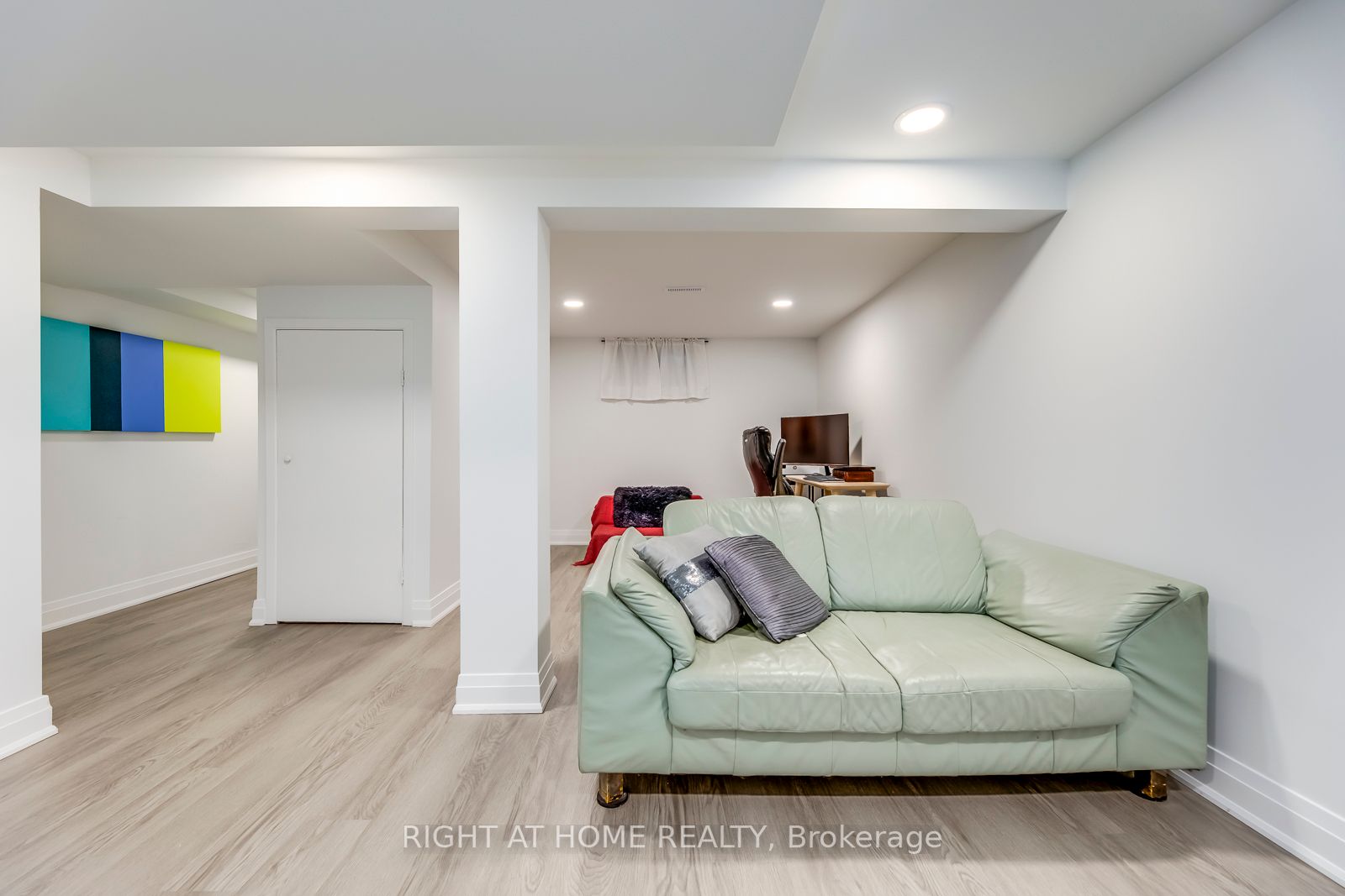 5 Saunders Cres