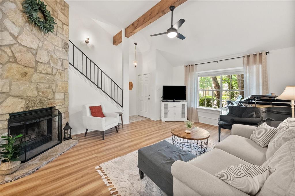 917 W Lovers Lane