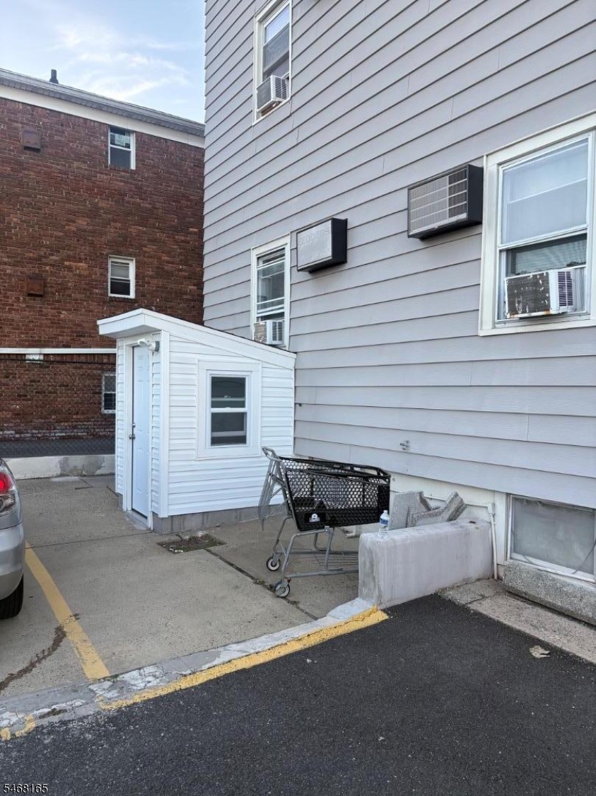 812 W Grand St