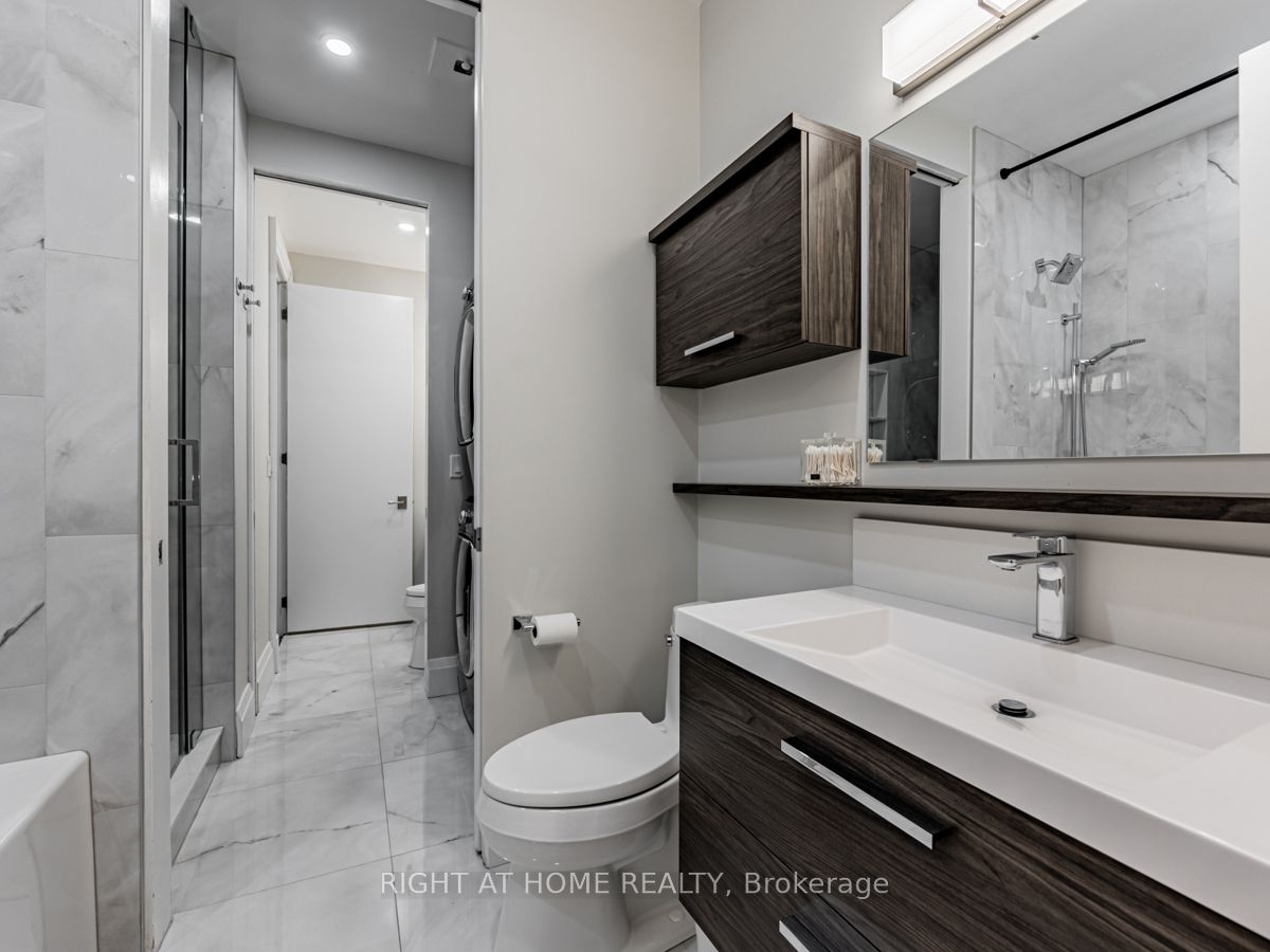 23 Brant St 704