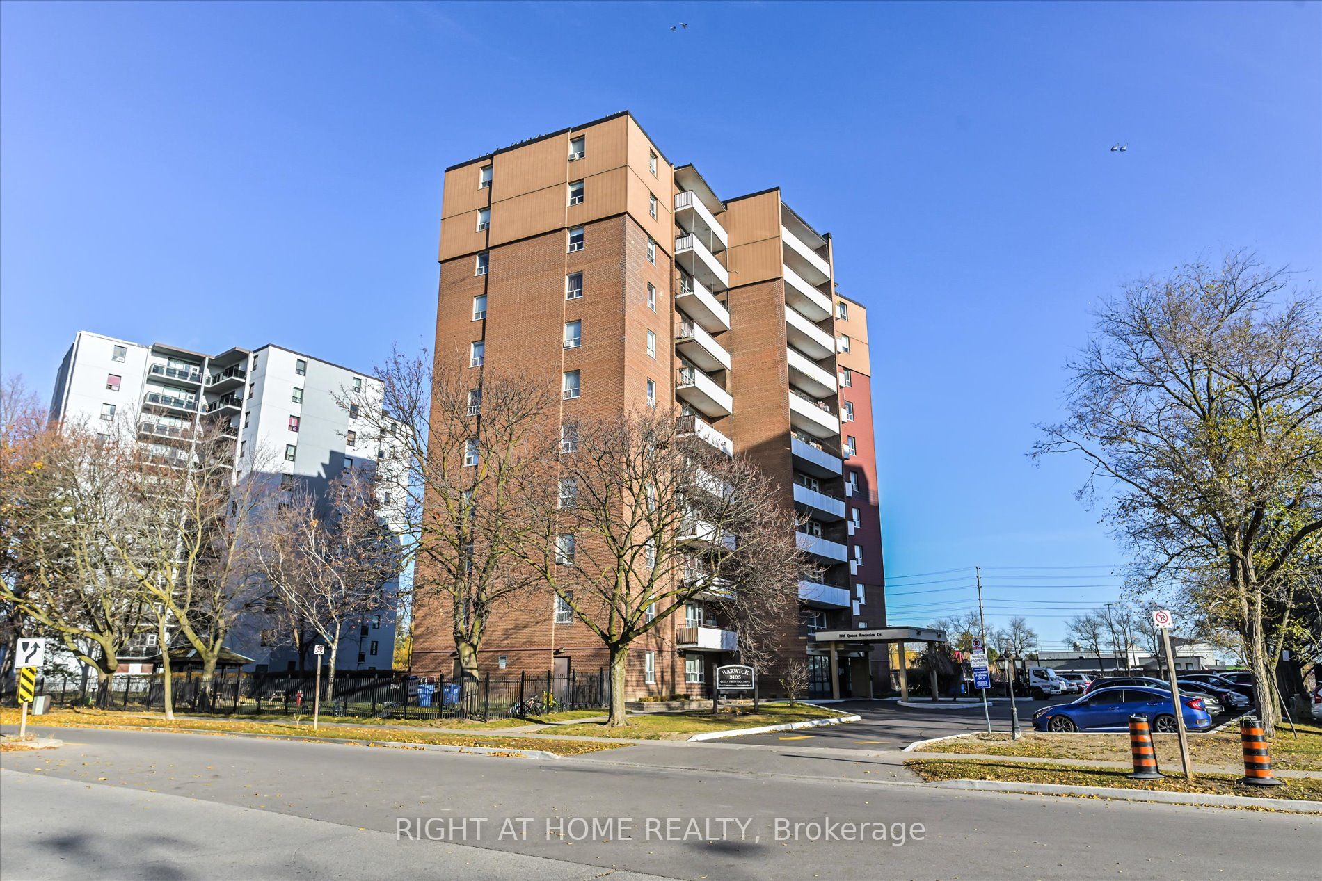 3105 Queen Frederica Dr 905