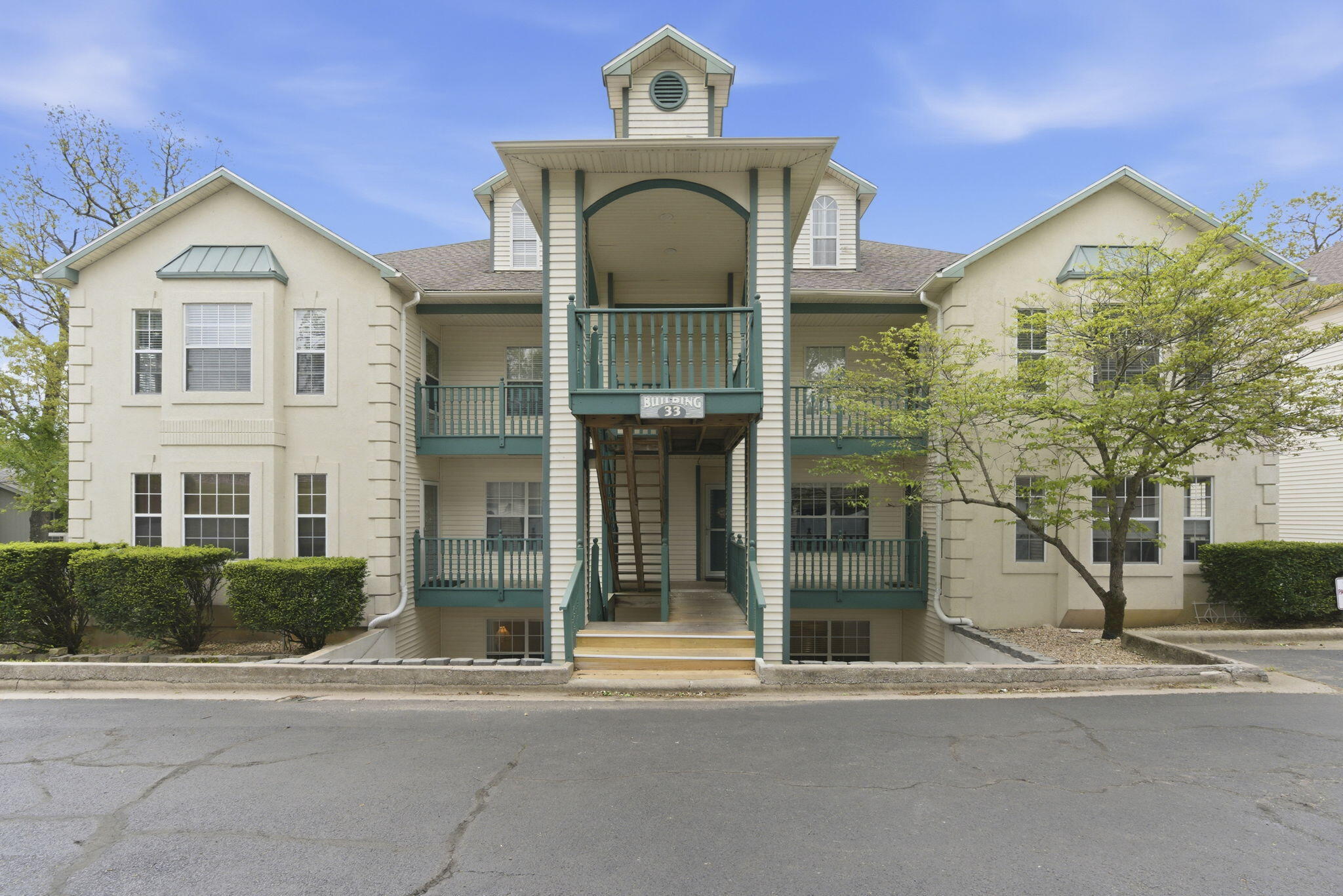 129 The Bluffs Apt 1