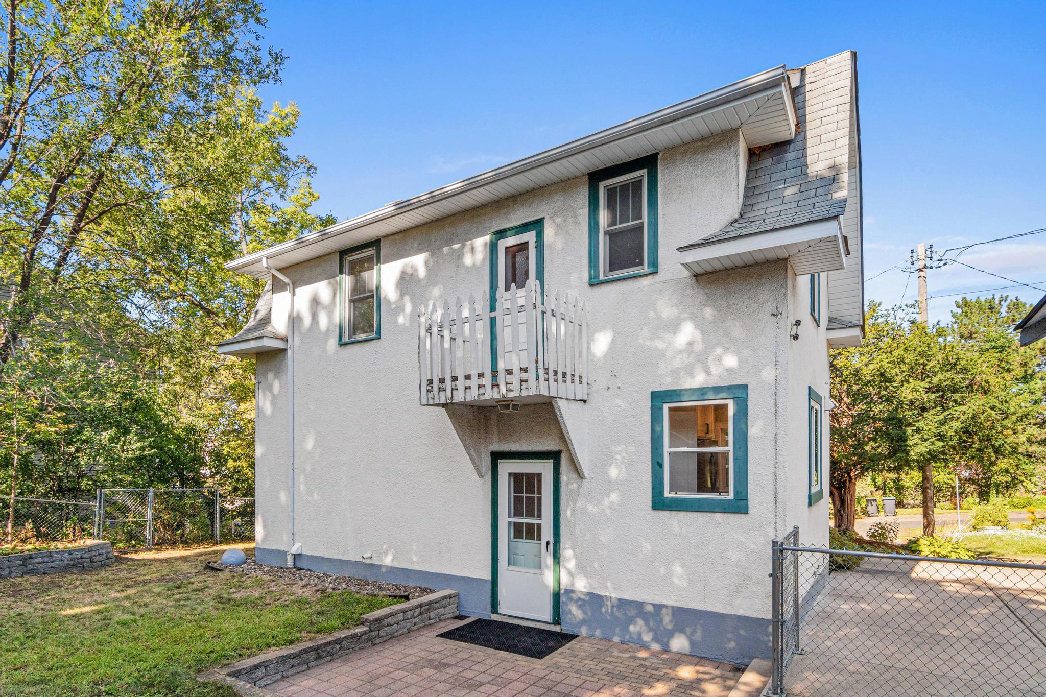 902 Hunt Place