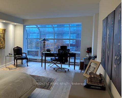 480 W Queens Quay 402W