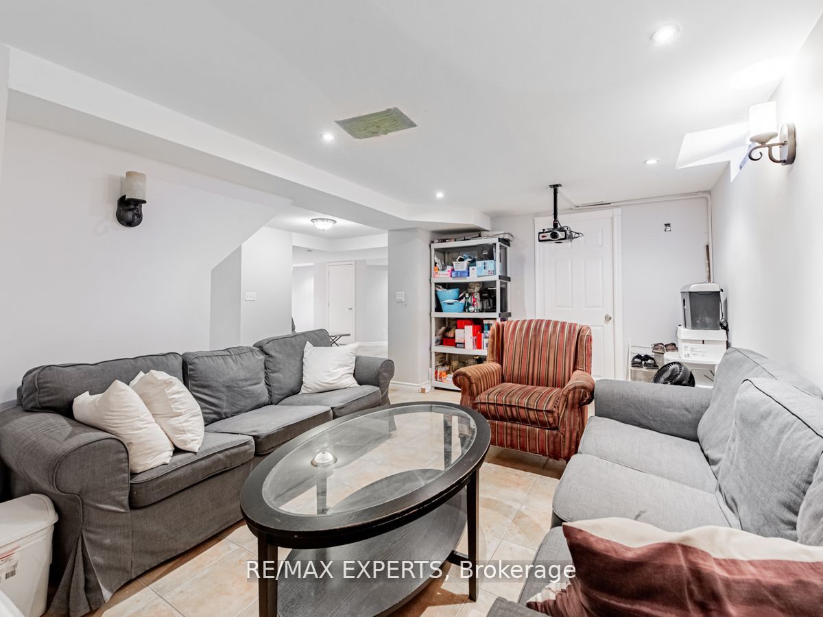 40 Signet Way