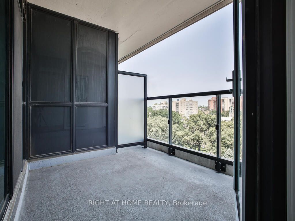 1486 Bathurst St 705
