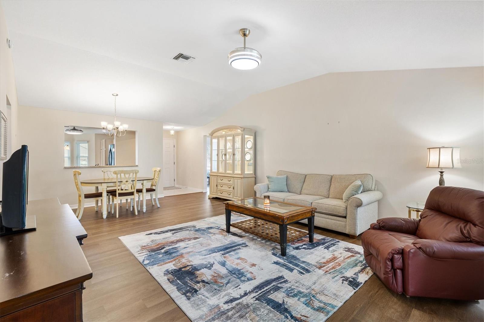 915 Ventura Drive