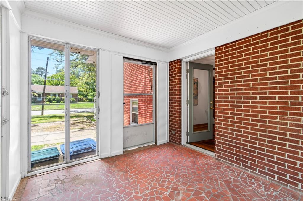 2 Larchmont Crescent