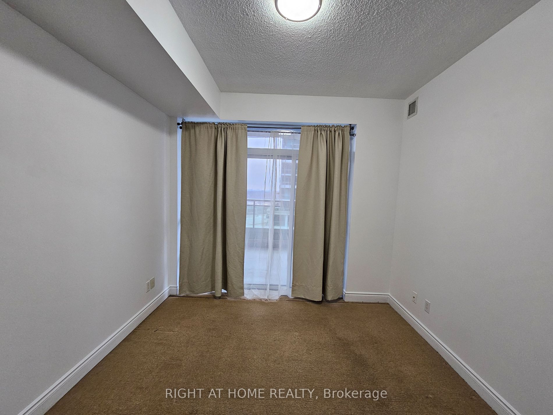 16 E Brookers Lane 1404